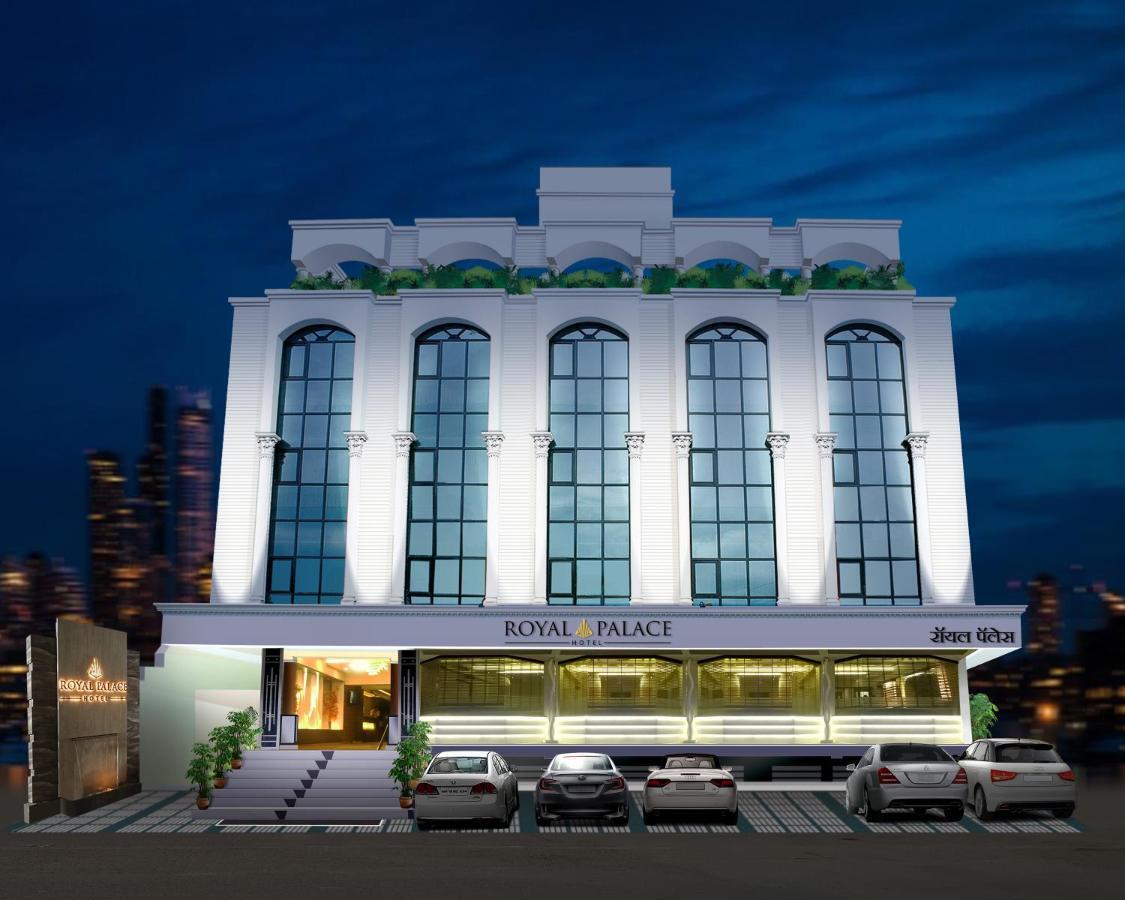 Hotel Royal Palace Jālgaon Exteriér fotografie